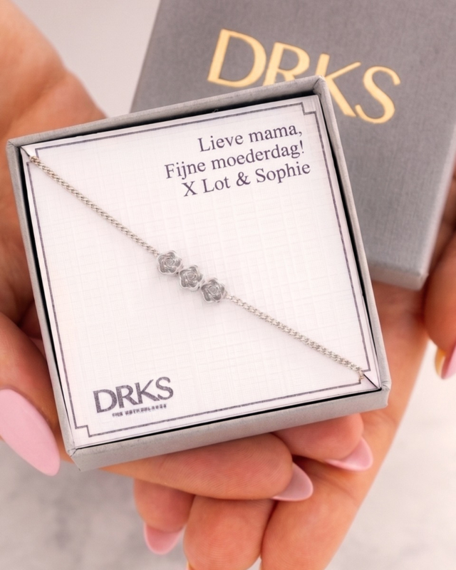 Zilveren bloemen armband in sieradendoosje