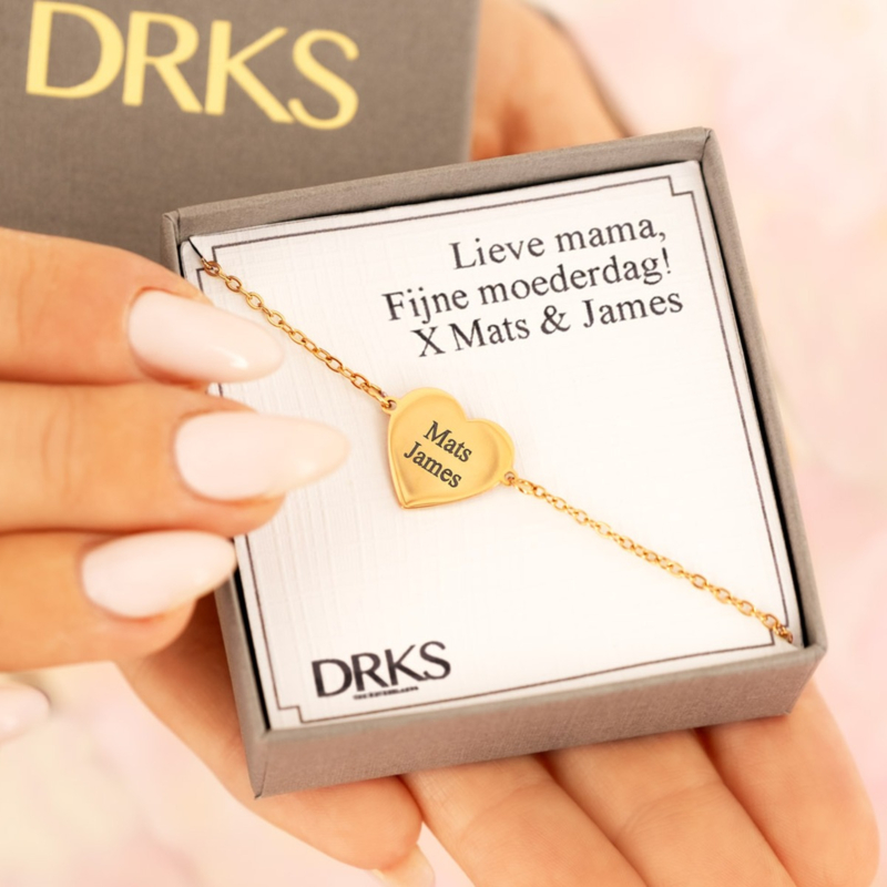 Hartjes armband voor moederdag in sieradendoosje