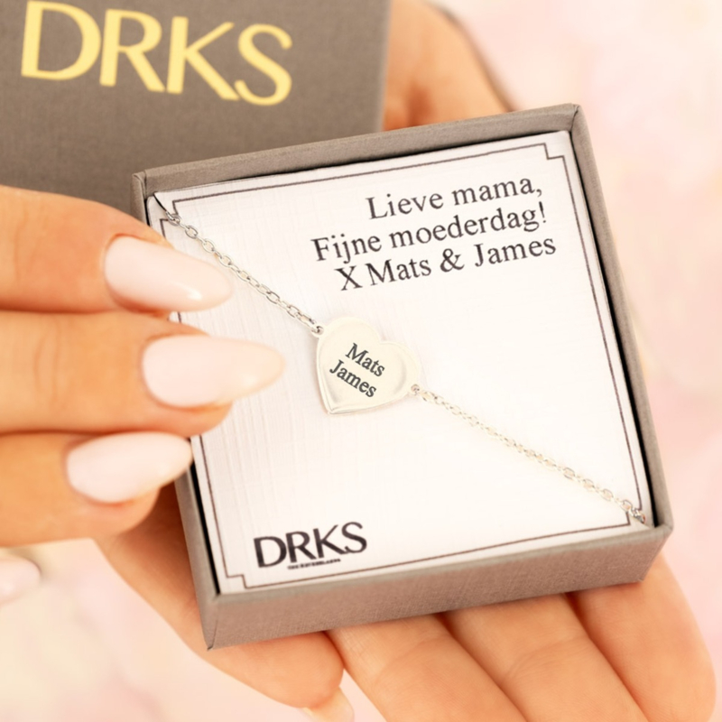 Zilveren hartjes armband in sieradendoosje