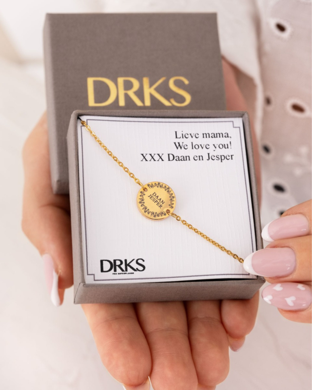 Gouden naam armband in sieradendoosje voor mama