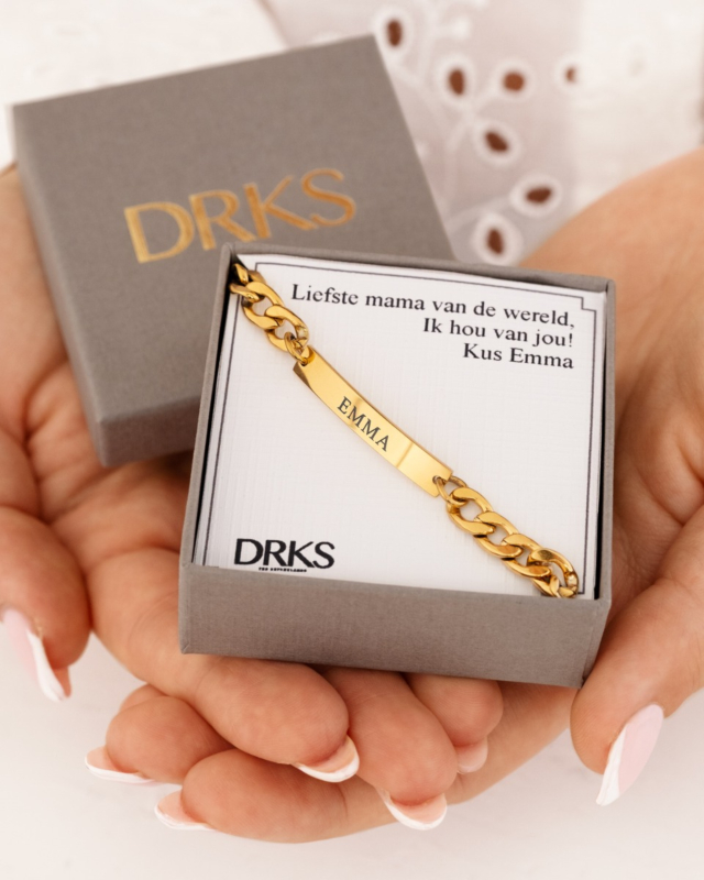 Gouden schakelarmband voor mama in sieradendoosje