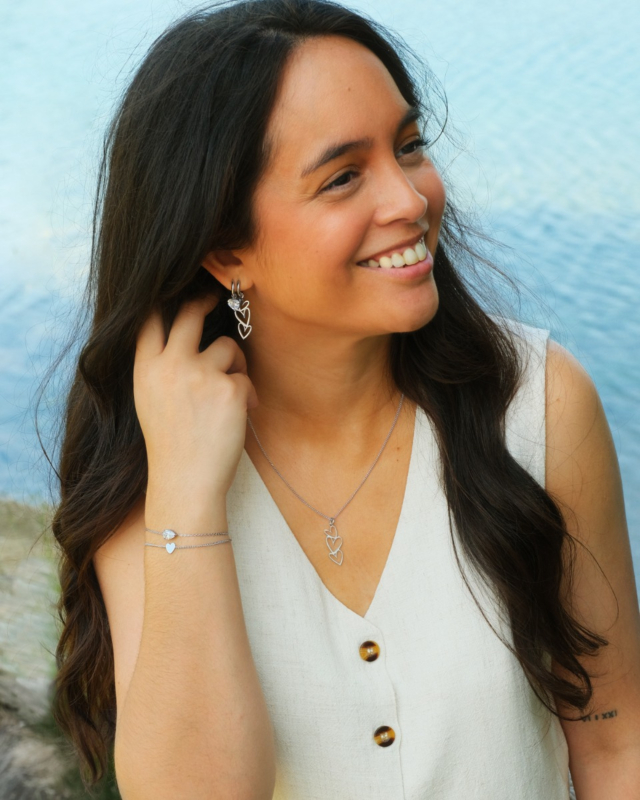 Zilveren hartjes sieraden look