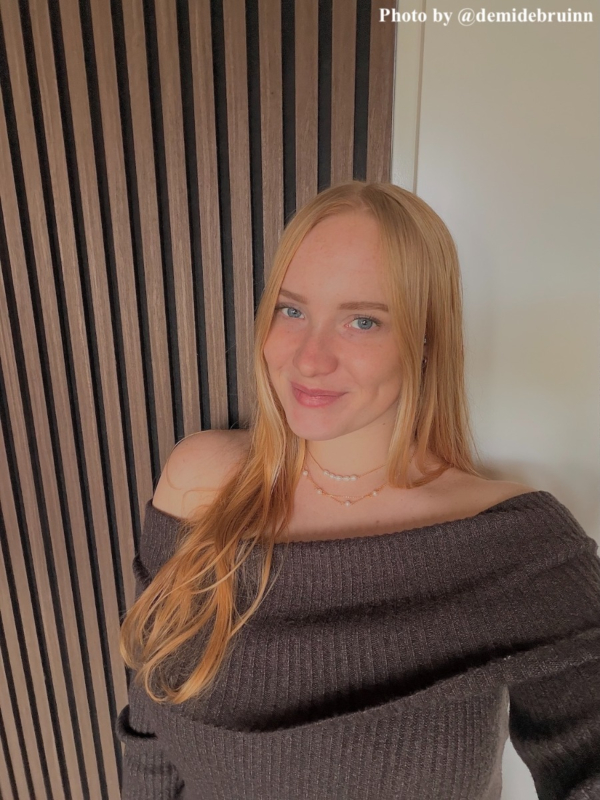 influencer draagt parelketting belle verguld