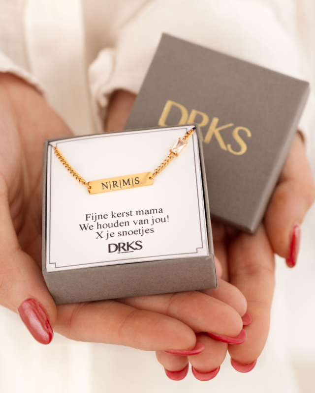 Gouden dames ketting voor kerst in sieradendoosje
