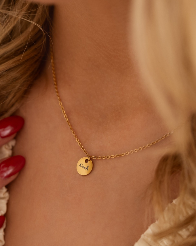 Gouden ketting met muntje met naam