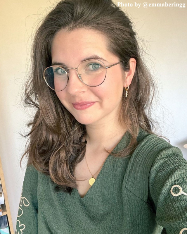 influencer draagt ketting
