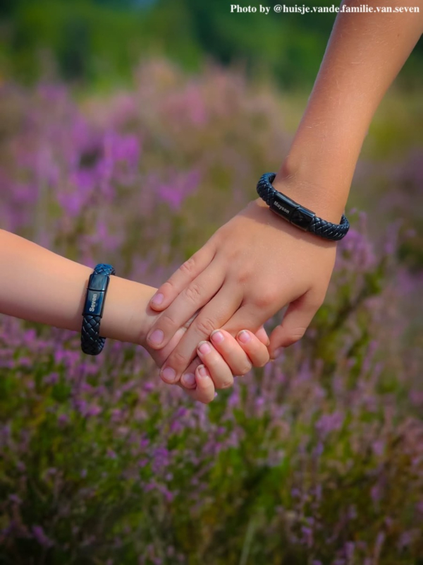 Influencerfoto met kinderarmbandjes
