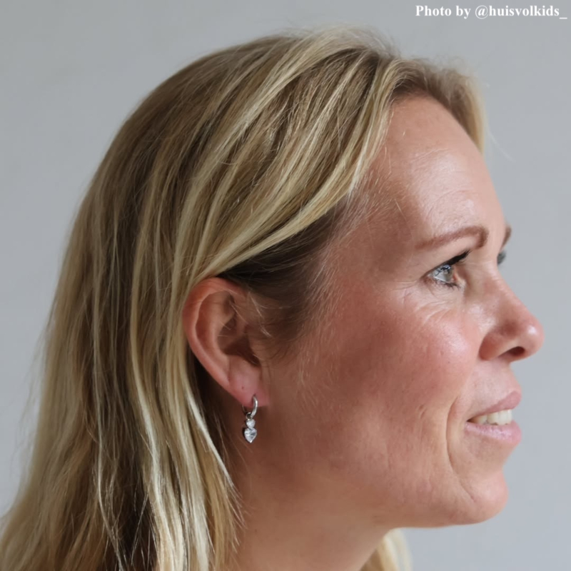Zilveren oorbelle hartjes steentjes