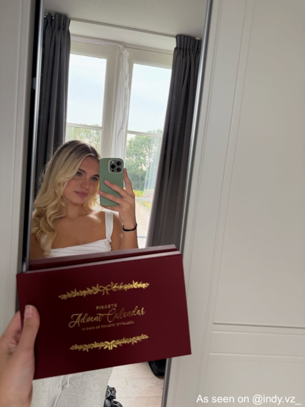 Influencer houdt advent vast, spiegelfoto