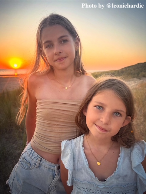 Influencer kindje met hartjes ketting