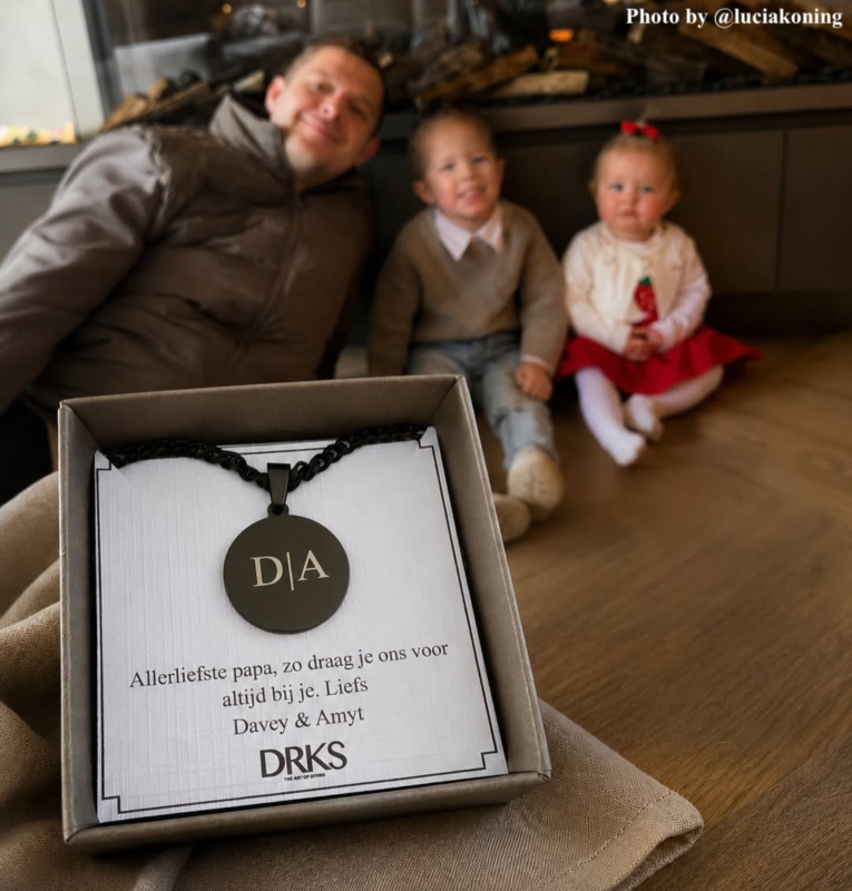 Influencer met DRKS ketting