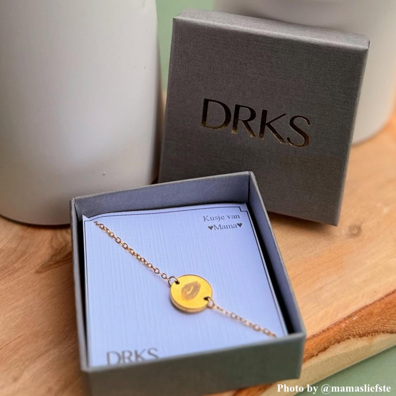 Gouden kus armband van DRKS.
