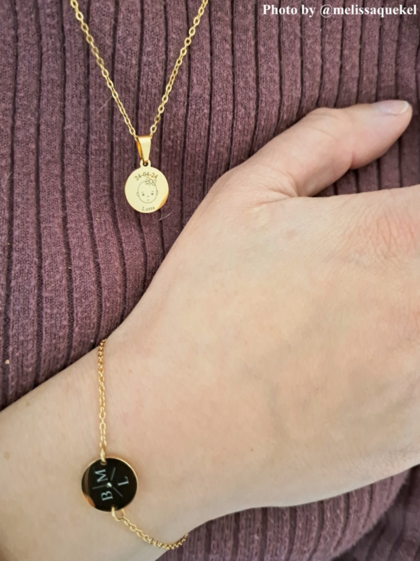 influencer met gouden ketting