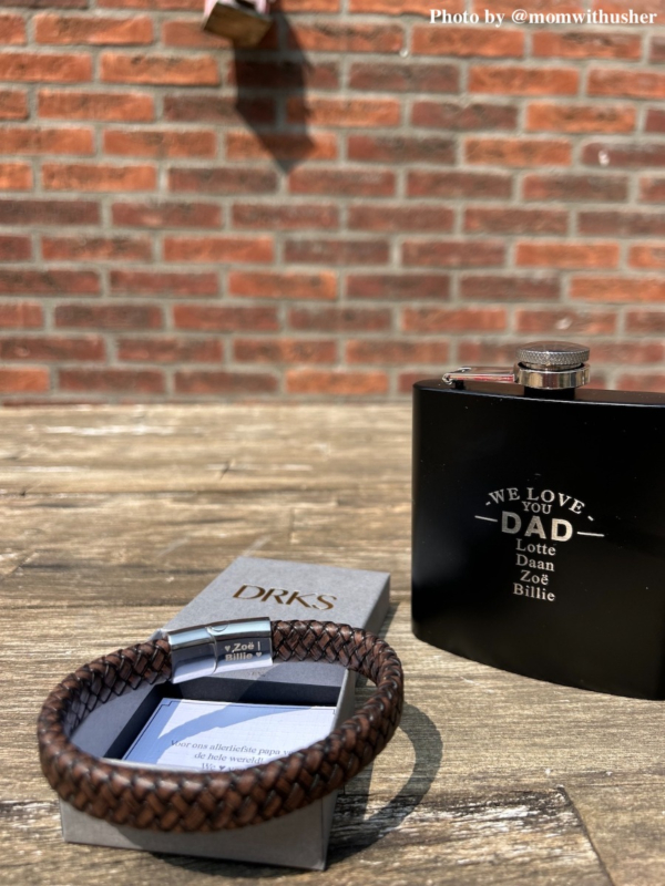Zwarte heupfles voor papa.