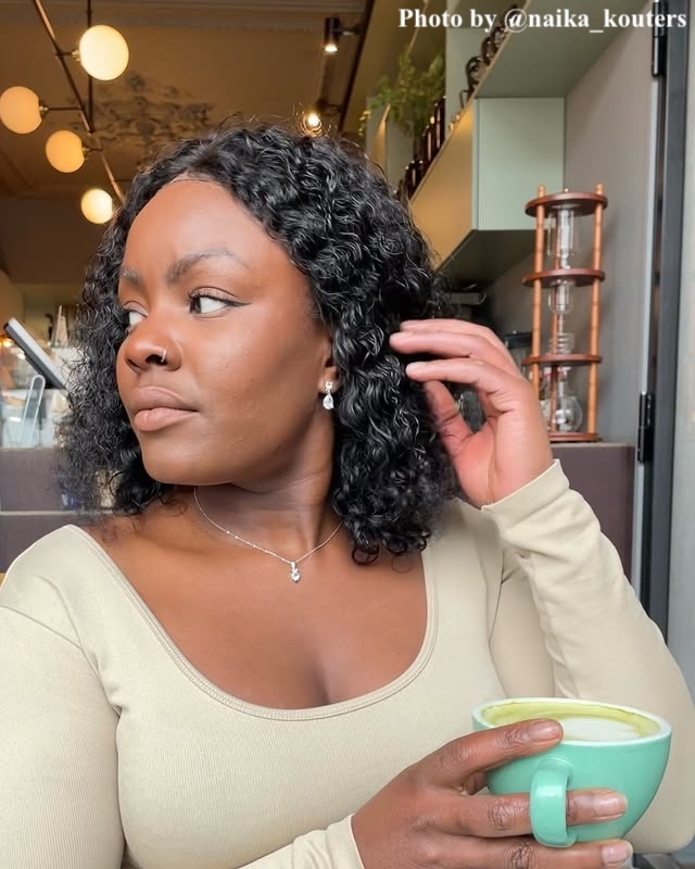 Influencer met de daily luxury earrings.