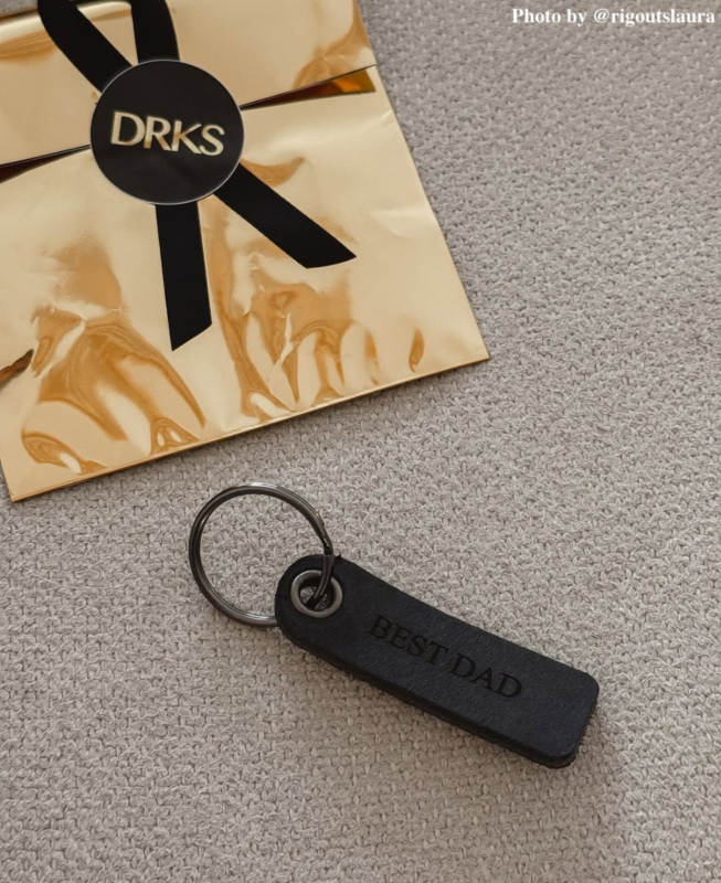 Zwarte sleutelhanger met best dad.
