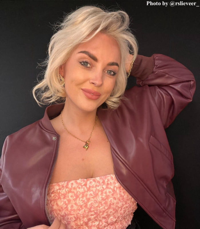Influencer met ketting