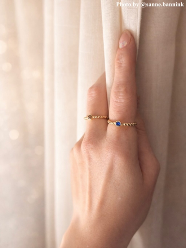 Gouden ringen met geboortestenen