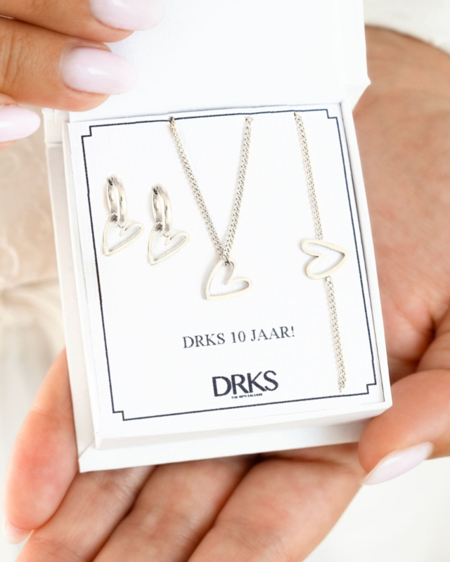 Zilveren sieraden set met hartjes in sieradendoosje