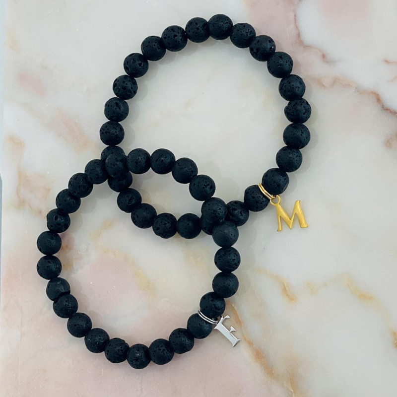 Mooie armband met letter heren kopen