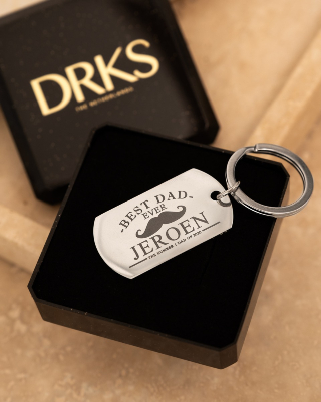 Zilveren sleutelhanger voor vader in sieradendoosje