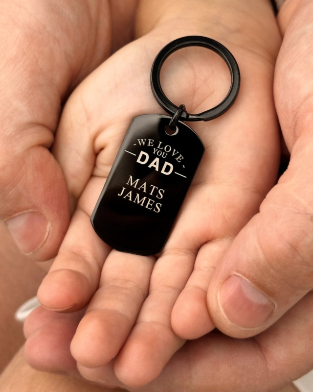 zwarte sleutelhanger met namen voor papa