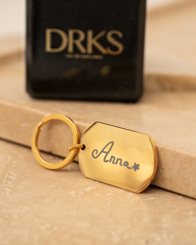 Gouden sleutelhanger met naam tekening