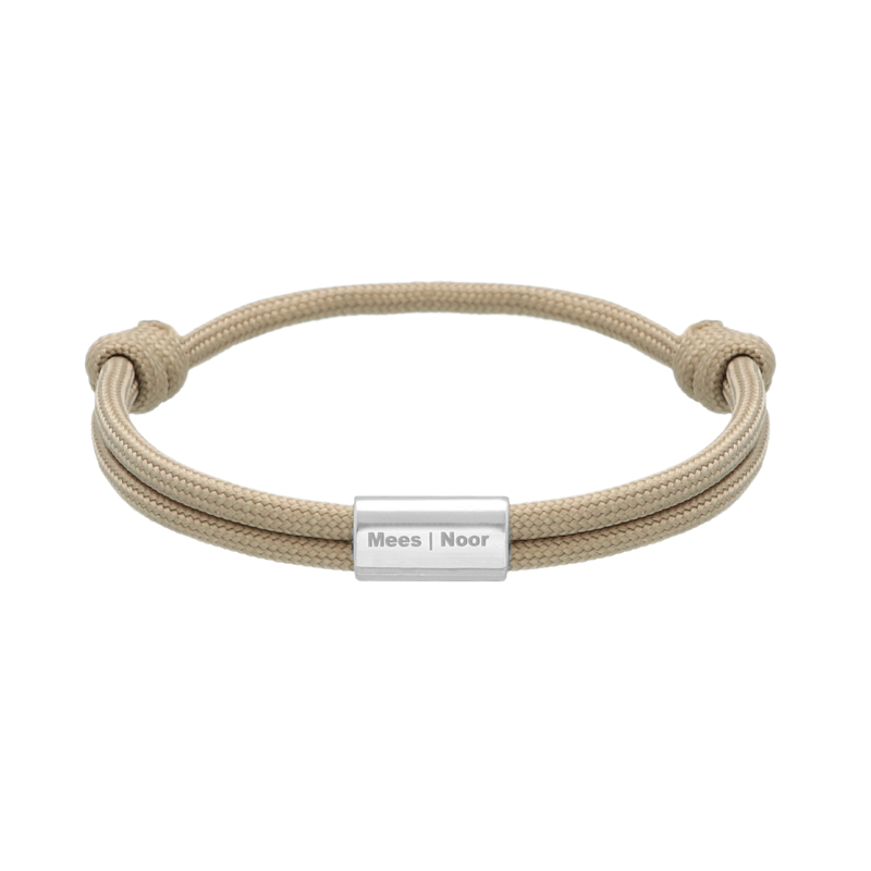 Naam armband heren beige zilverkleurig