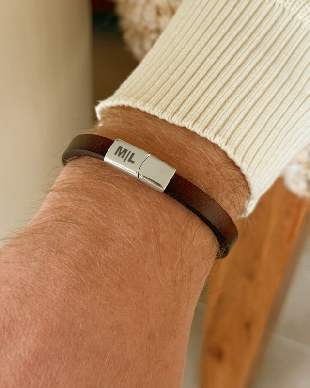 Heren armband bruin met initialen