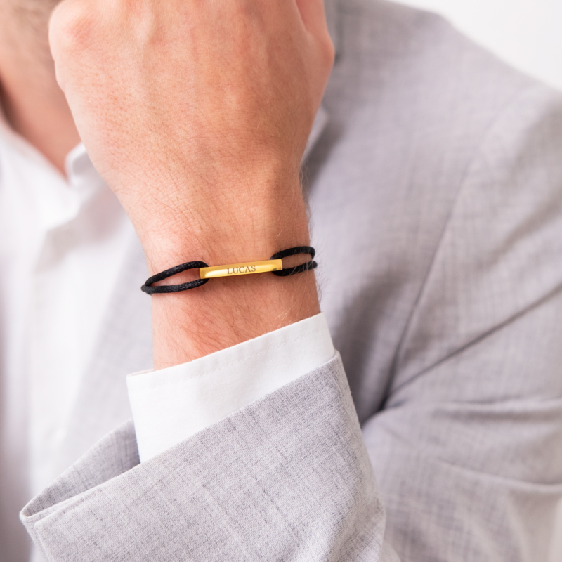 Zwarte satijnen armband voor mannen met gravering
