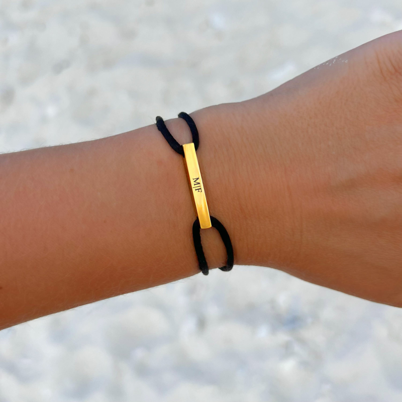 Couple bracelets satin initial goudkleurig