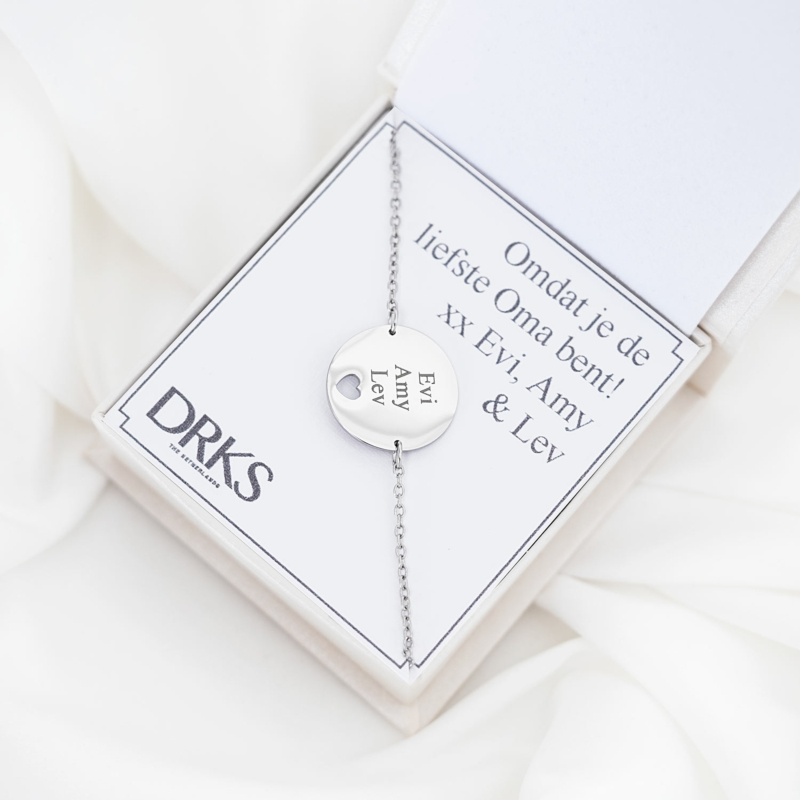 Little heart armband in het zilver in een sieradendoosje