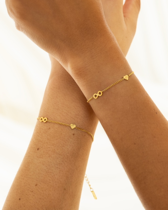 gouden moeder & dochter armbanden met infinity en hartje