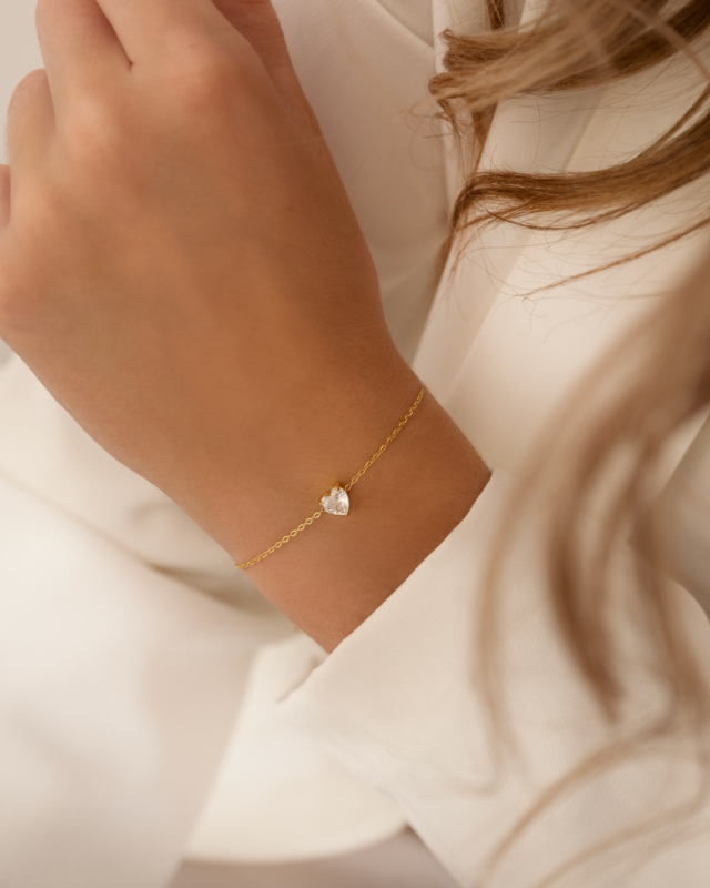 Gouden hartjes armband met steentje