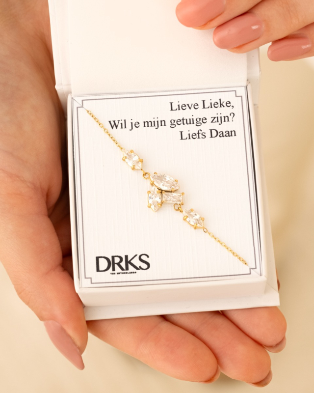 Gouden steentjes armband voor getuige