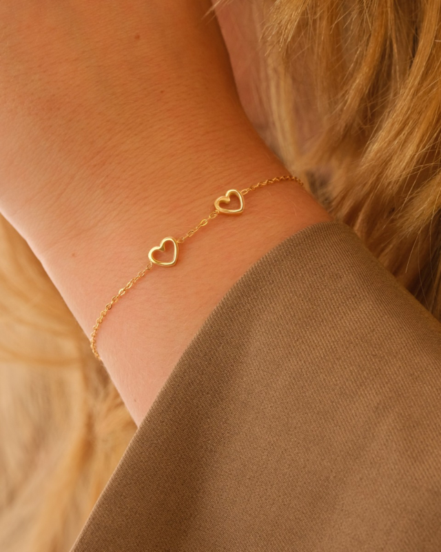Gouden armband met 2 hartjes