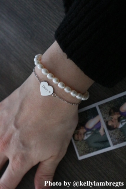Influencer draagt armband zilver hartje
