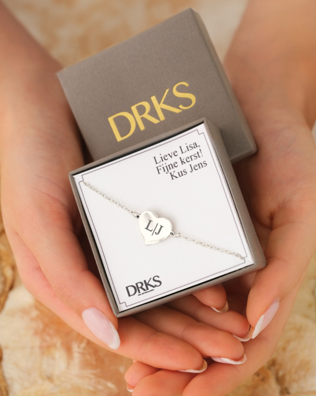 Graveerbare hartjes armband zilver in sieradendoosje