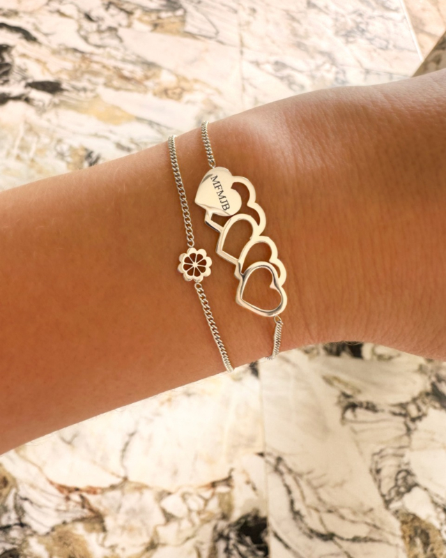 Zilveren armparty met hartjes en bloem