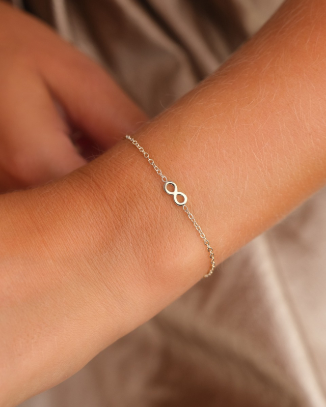 zilveren mini infinity armband voor kindjes