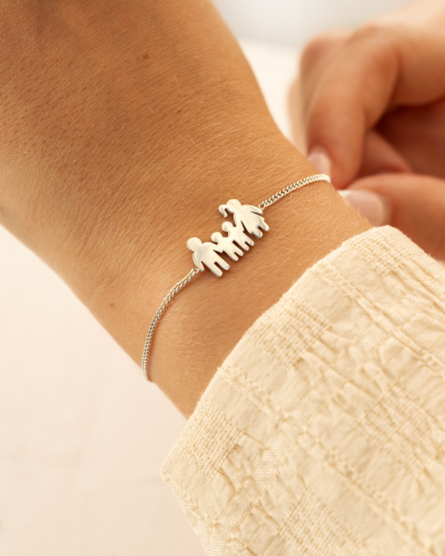 zilveren armband met ouders en 2 kindjes