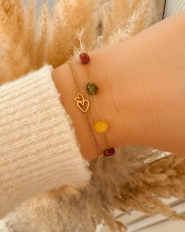 Gouden armparty met hartjes en kralen