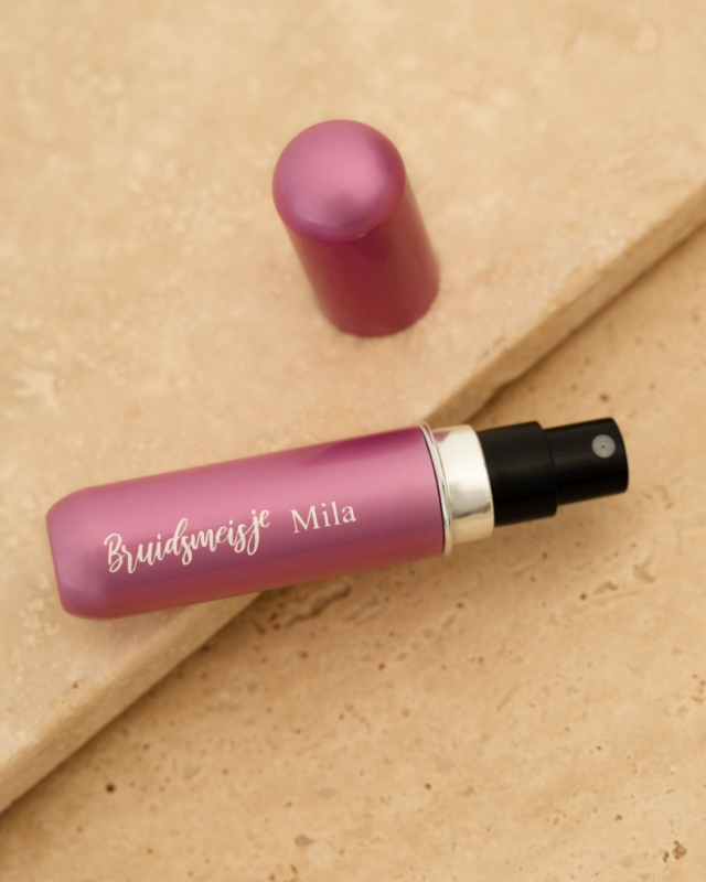 Roze parfumverstuiver voor bruidsmeisje