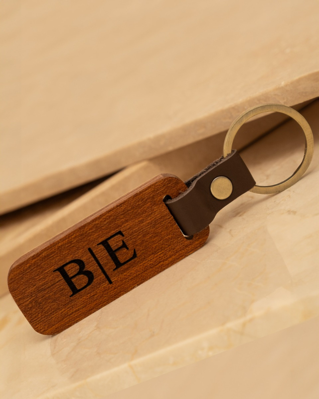 Sleutelhanger van hout met gravering