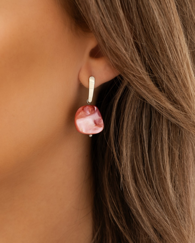 Zilveren oorbellen met roze hanger
