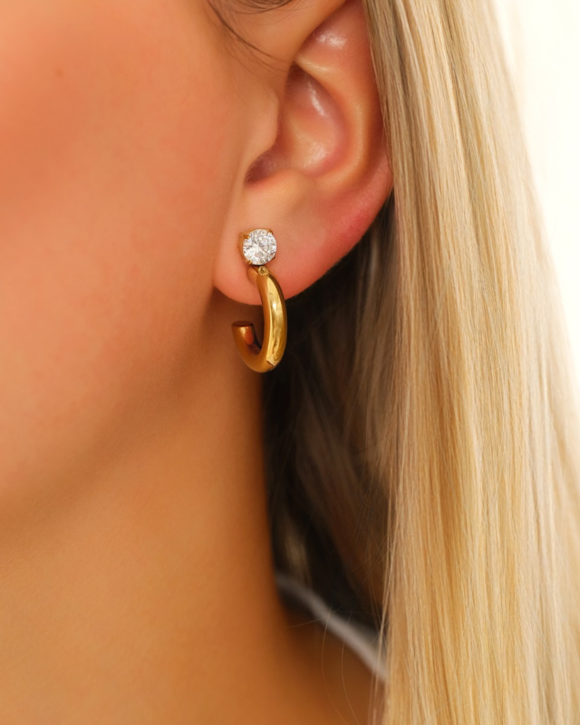 Gouden oorrringen met shiny steentje