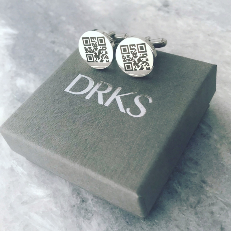 Manchetknopen met qr code op drks sieradendoosje