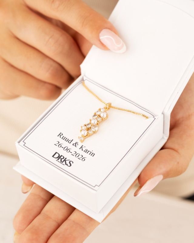 Gouden bruids ketting in sieradendoosje