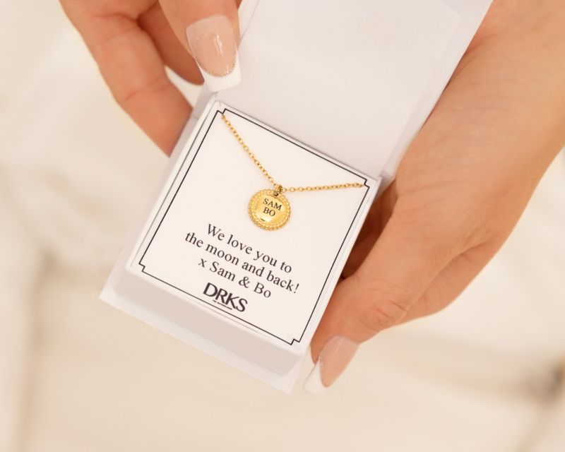 Gouden naamketting vintage in sieradendoosje