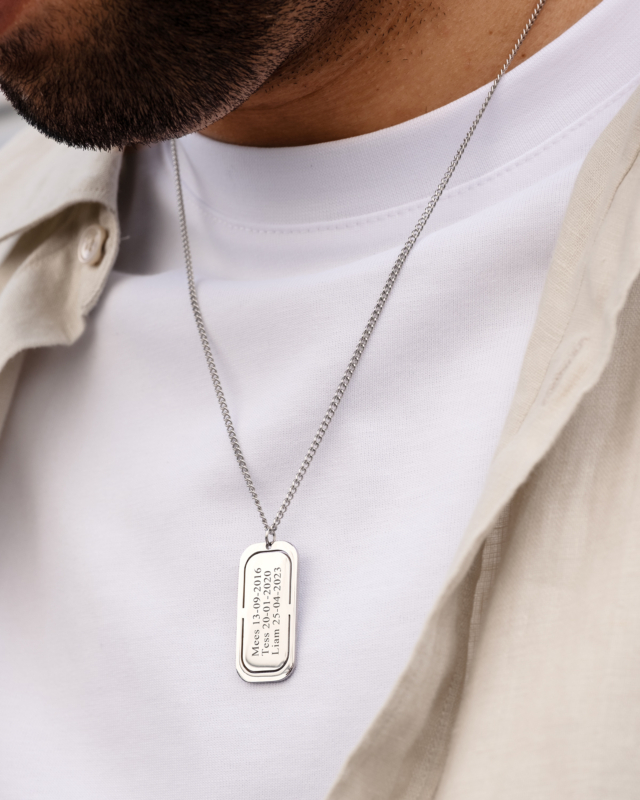 Mannen ketting met zilveren tag